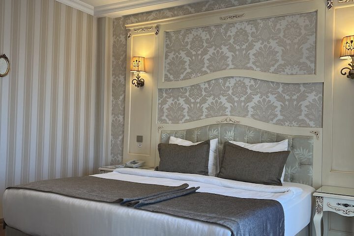 Room 27 of 53