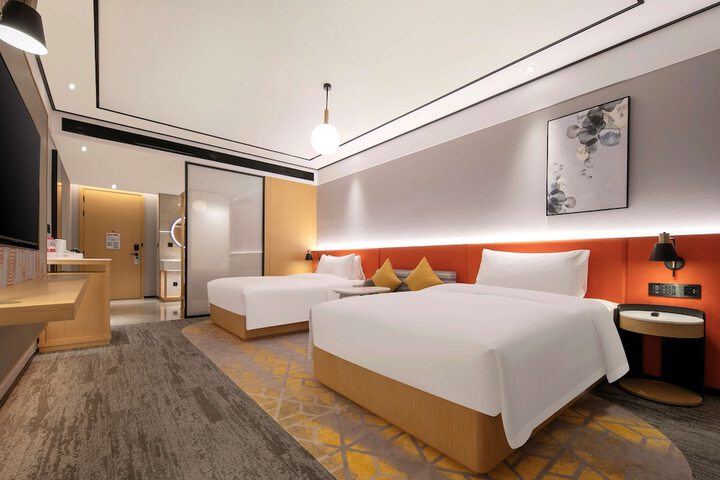 Room 26 of 46
