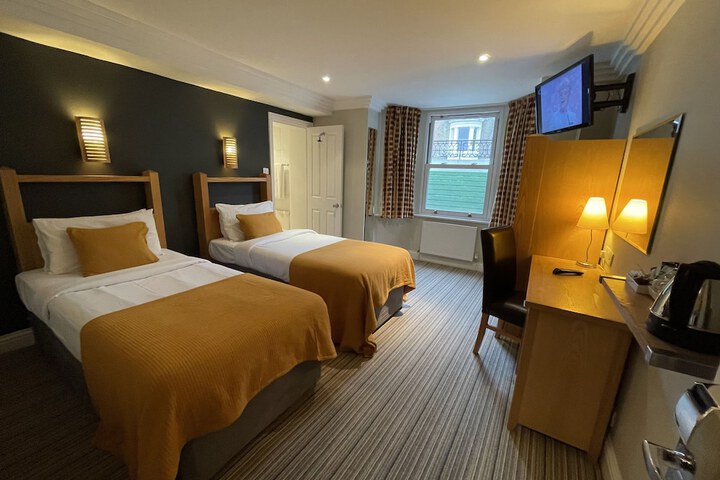 Room 17 of 39