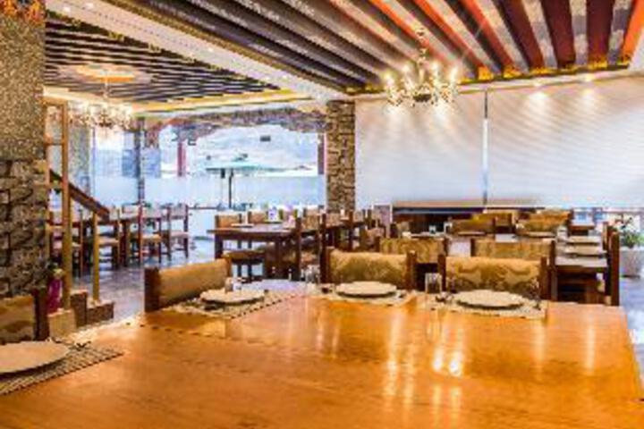 white Dragon Hotel