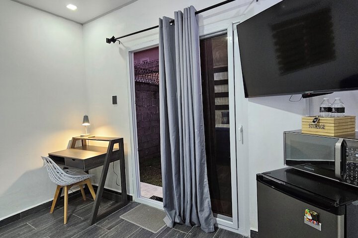 Room 12 of 18