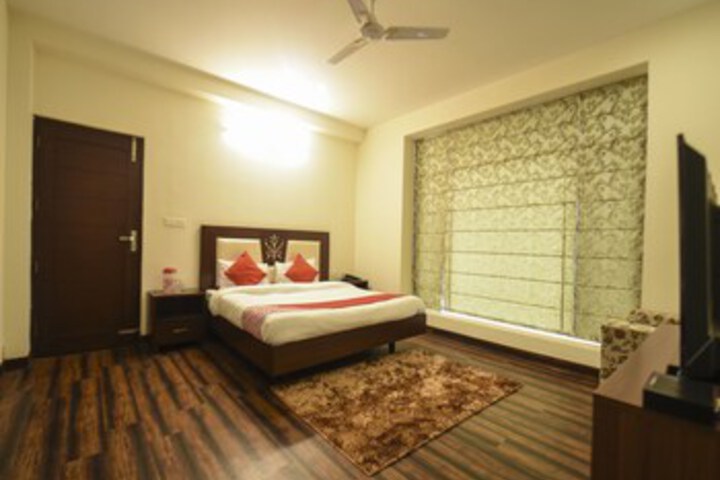 Room 10 of 25