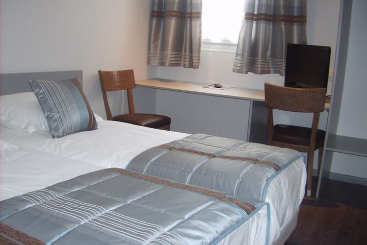 Room 4 of 51