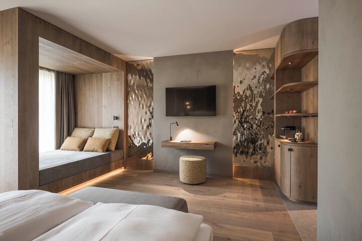 Room 10 of 115