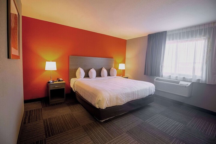 1 King Bed (4 of 12)