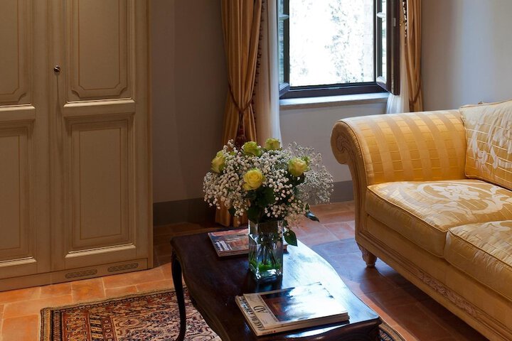Room 33 of 81