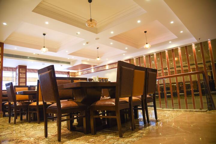 Dining 17 of 27