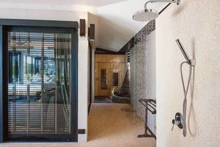 Room 4 of 26