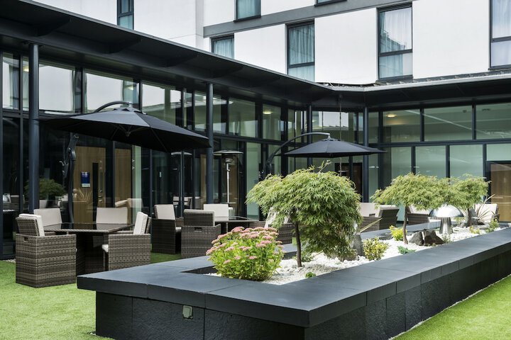 Hotel Exterior 45 of 47