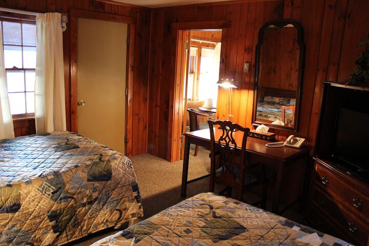 Log Deluxe 2 Queen Beds Balcony (12 of 36)