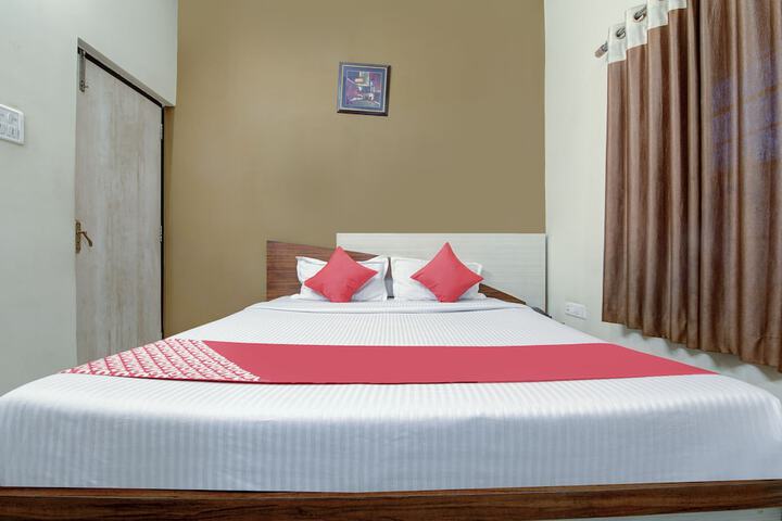 Room 2 of 8