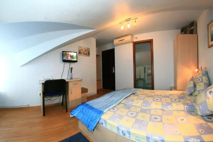 Room 3 of 12
