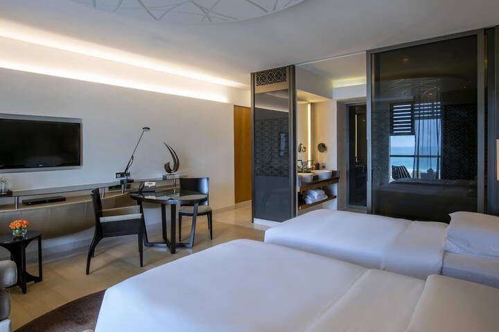 Room 21 of 136