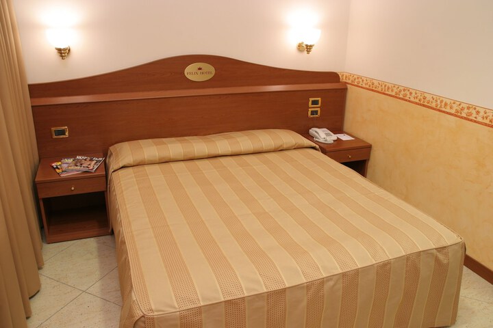 Room 3 of 27