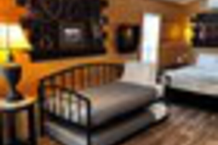 Room 53 of 390