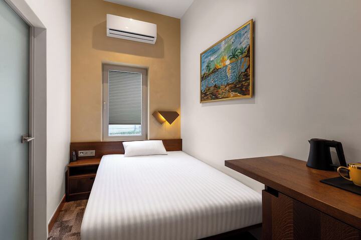 Room 21 of 64