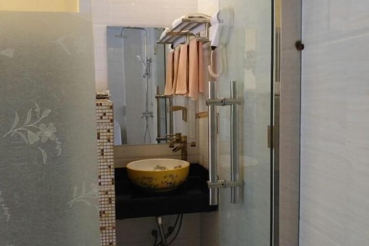 Room 6 of 75