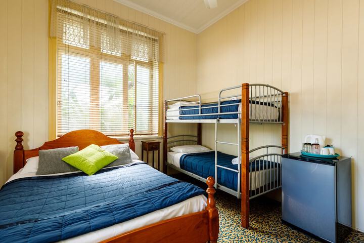 Room 9 of 37