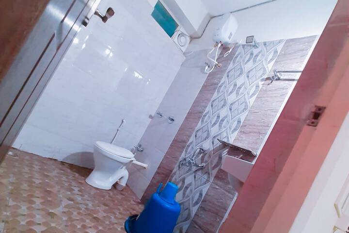 Room 9 of 20