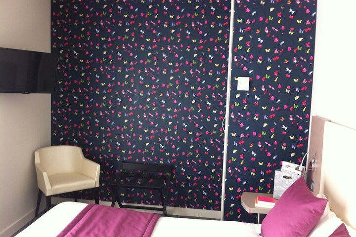 Room 3 of 44