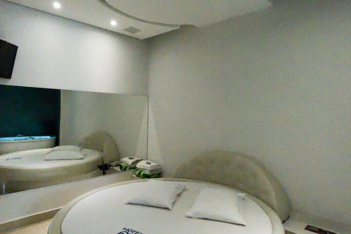 Room 35 of 53