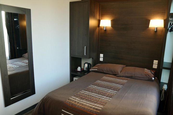 Room 5 of 48