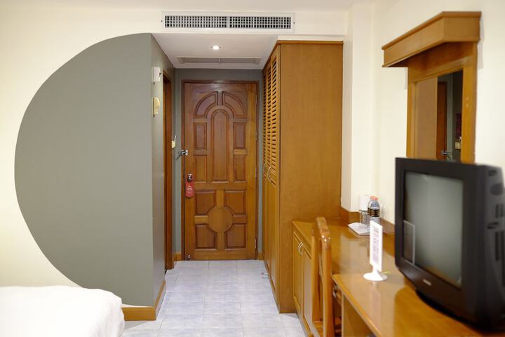 Room 12 of 45
