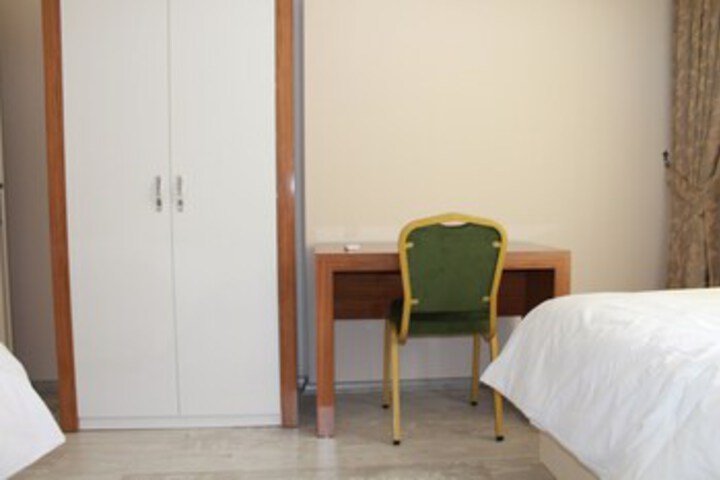 Room 11 of 30