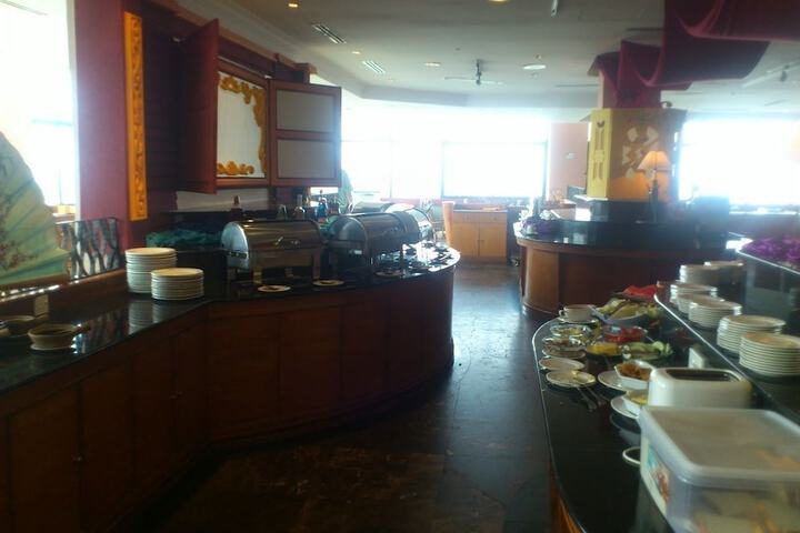 Dining 33 of 44