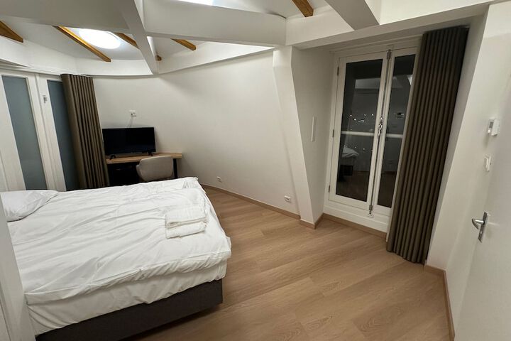 Room 13 of 32