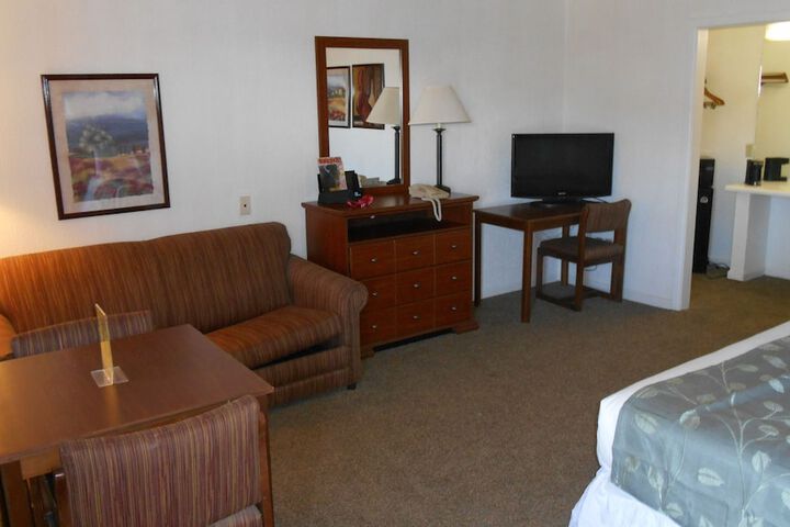 Room 3 of 28