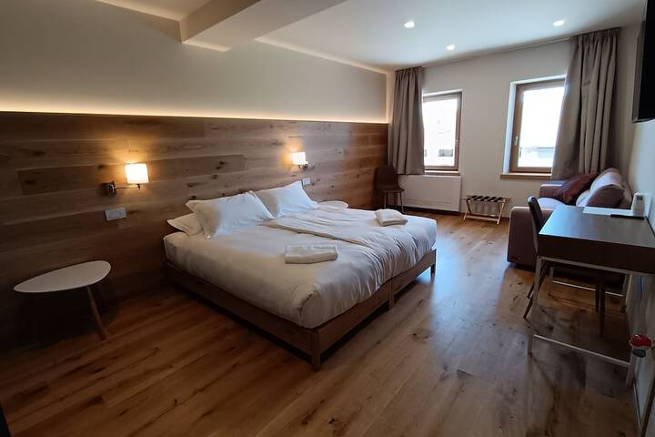 Room 3 of 63