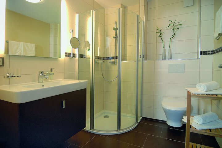 Room 10 of 18