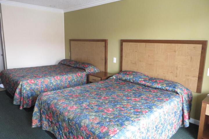2 Queen Beds (3 of 7)