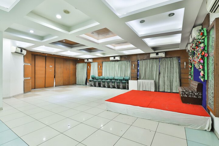 Ballroom/Hall 6 of 30