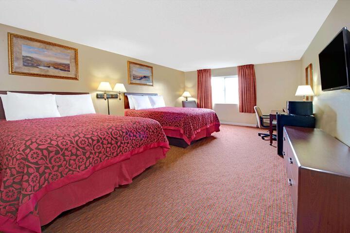 1 King Bed (4 of 8)
