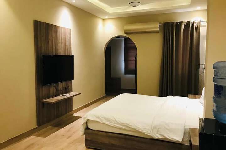 Room 19 of 27