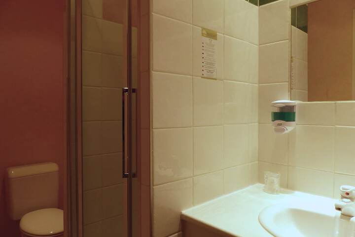 Room 34 of 52
