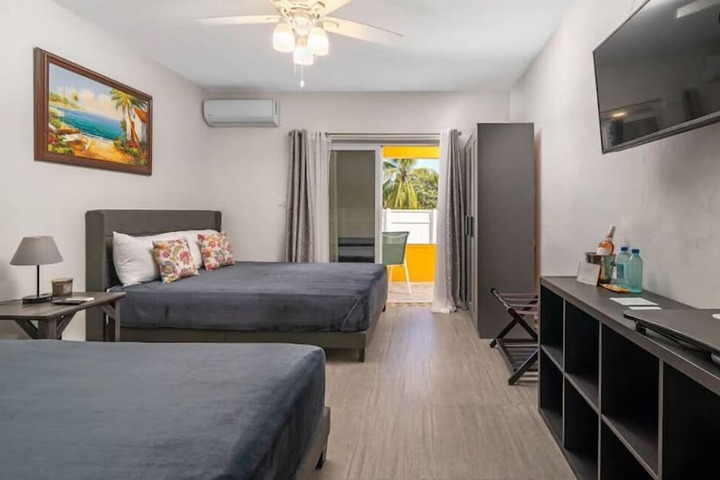 Room 2 of 25