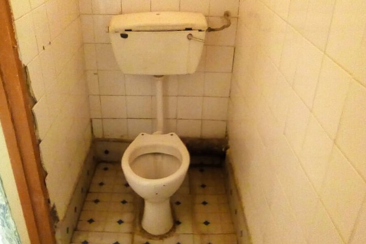 Room 8 of 12