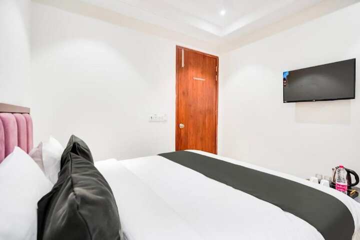 Room 17 of 28