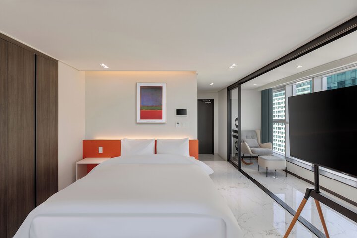 Room 33 of 56