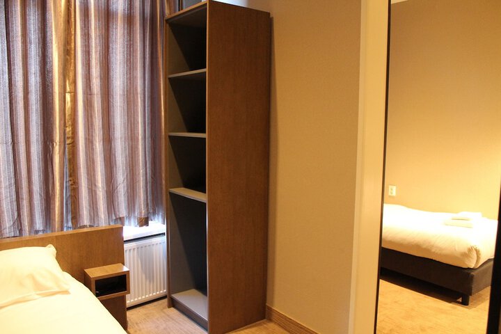 Room 12 of 34