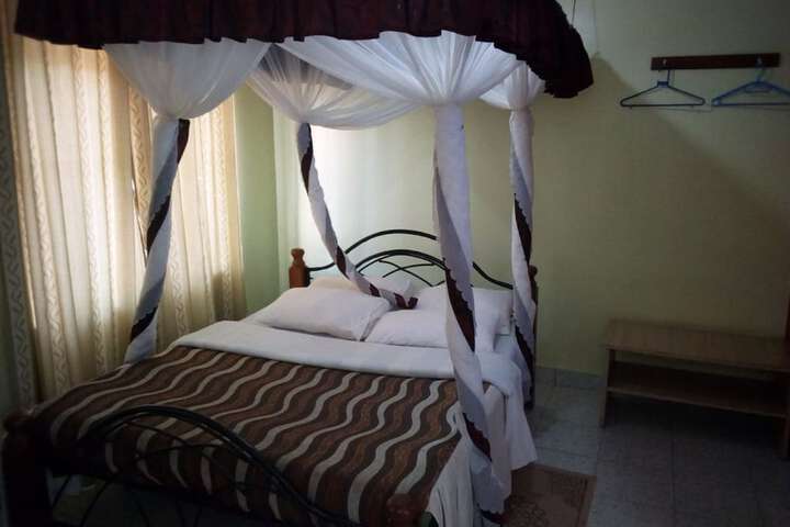 Room 9 of 31