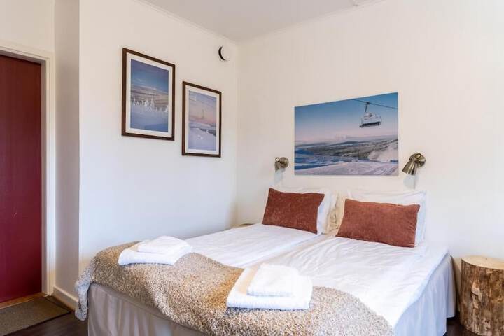 Room 4 of 36