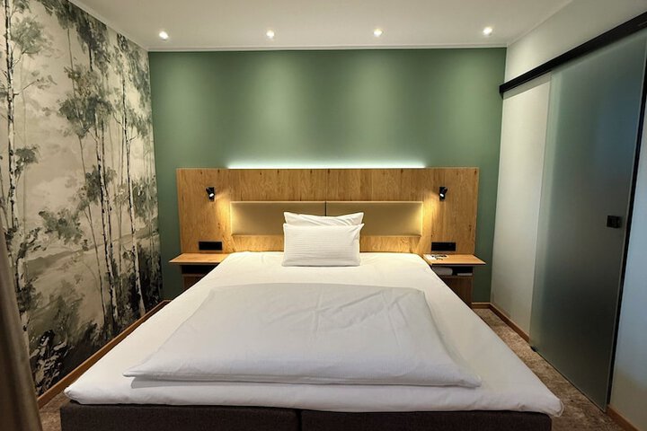 Room 27 of 63