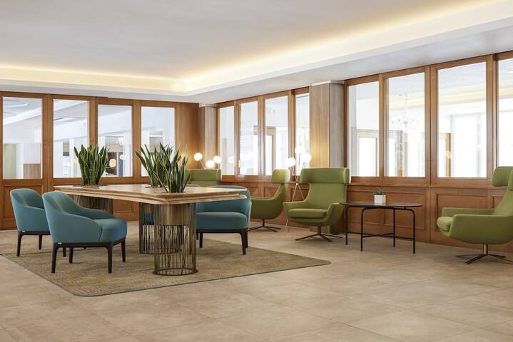 Entrance & Lobby