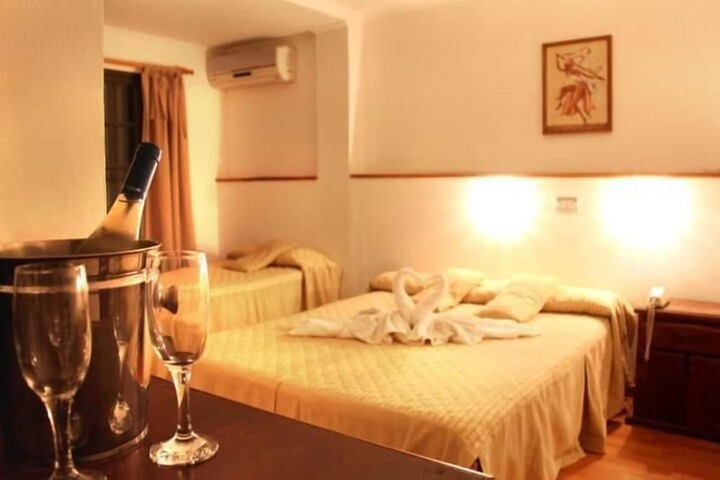 Room 6 of 28