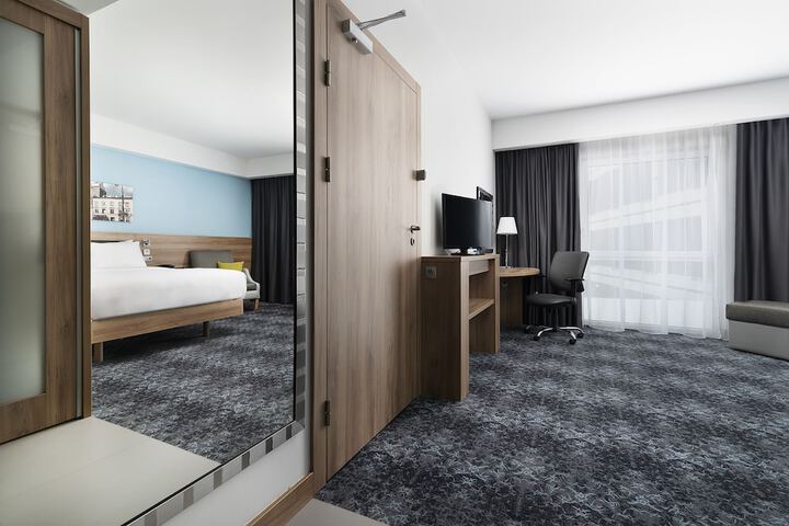 Room 9 of 36