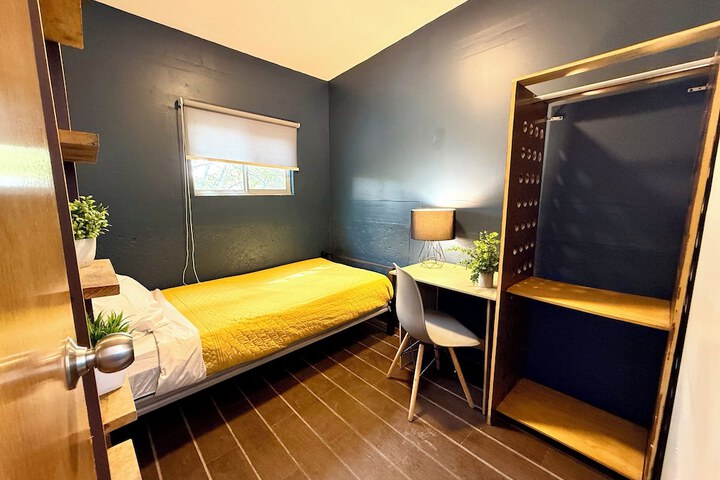 Room 7 of 25